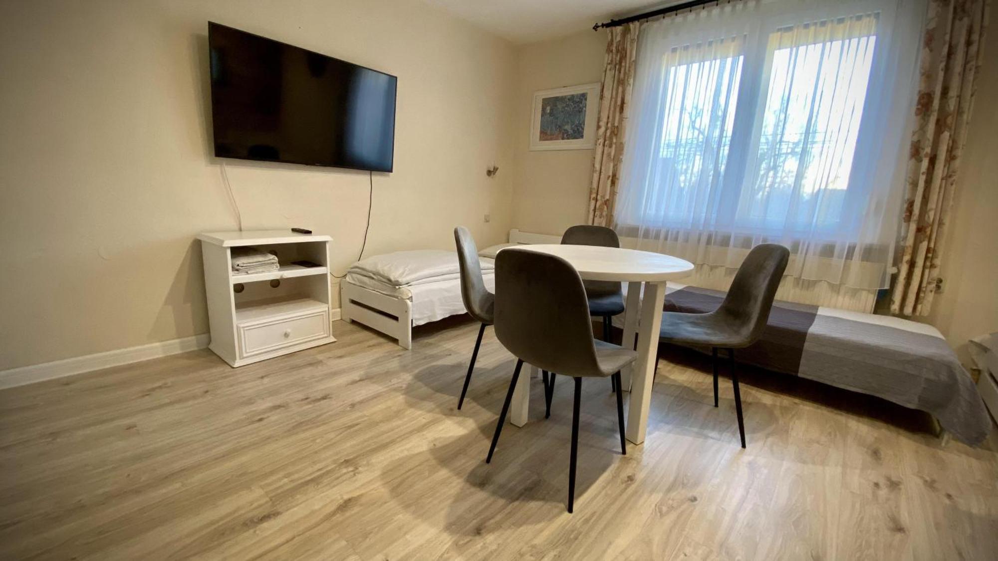 Villa Pod Orzechem W Zaniemyslu Εξωτερικό φωτογραφία