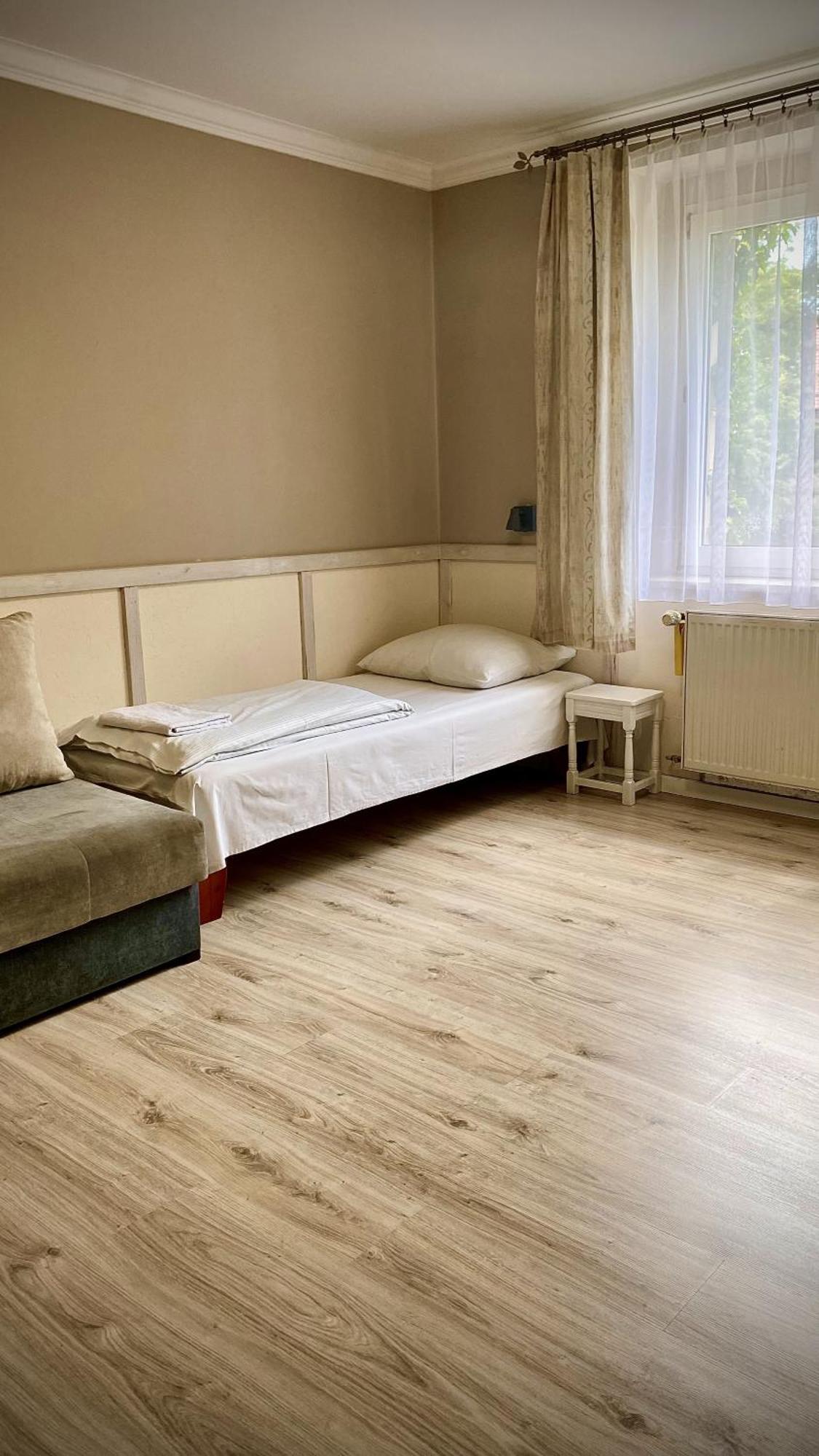 Villa Pod Orzechem W Zaniemyslu Εξωτερικό φωτογραφία