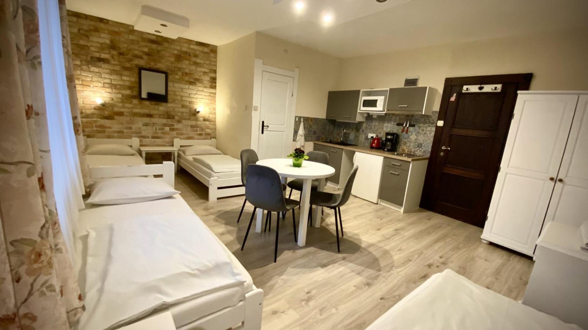 Villa Pod Orzechem W Zaniemyslu Εξωτερικό φωτογραφία