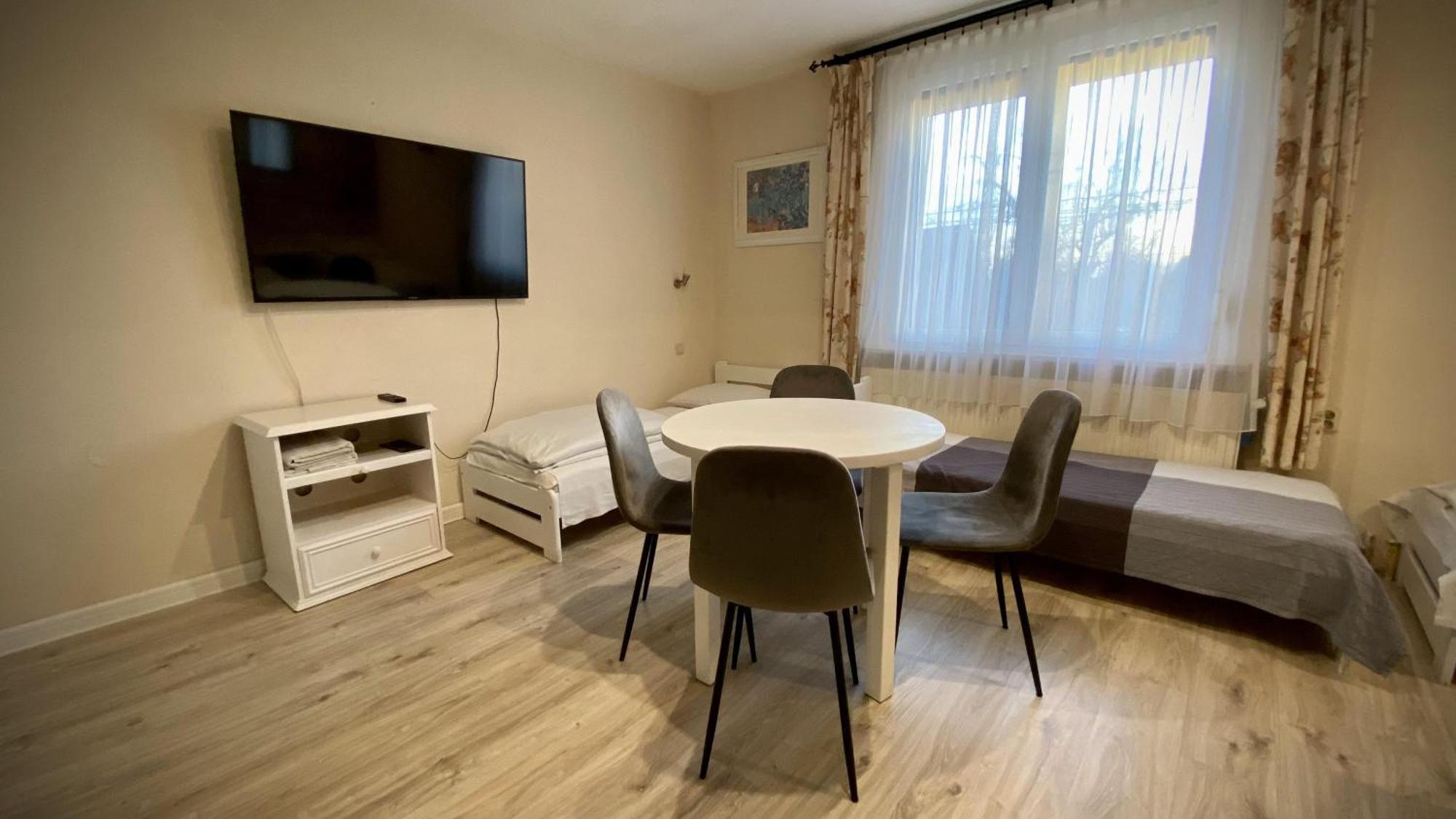 Villa Pod Orzechem W Zaniemyslu Εξωτερικό φωτογραφία
