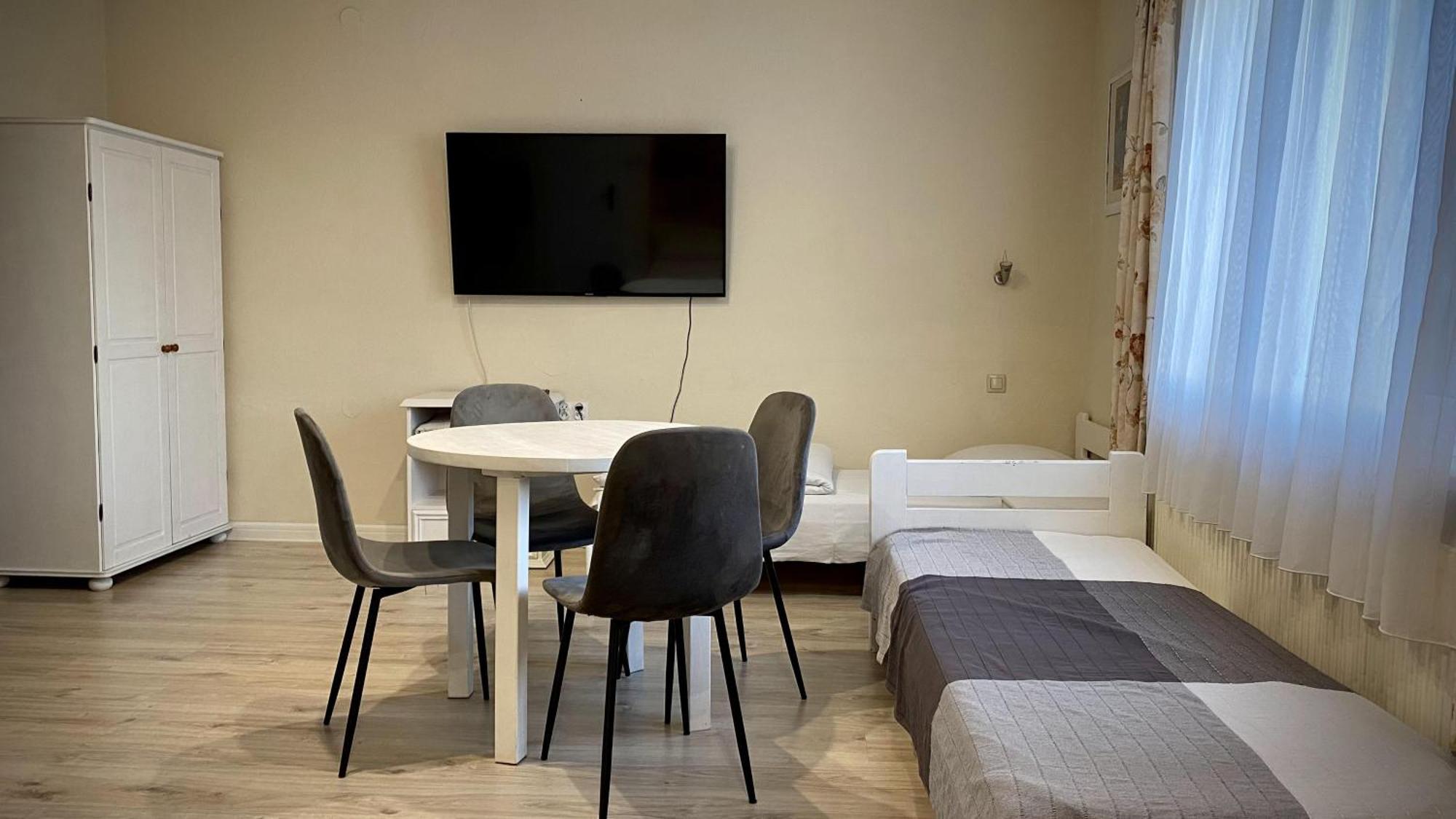 Villa Pod Orzechem W Zaniemyslu Εξωτερικό φωτογραφία