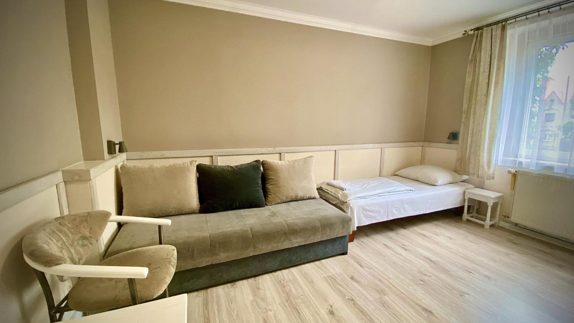 Villa Pod Orzechem W Zaniemyslu Εξωτερικό φωτογραφία