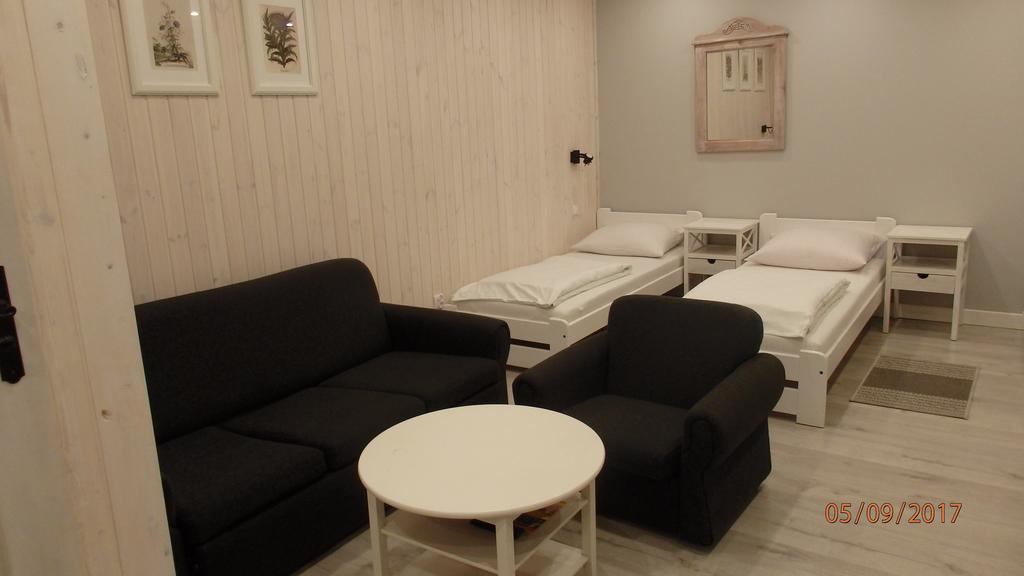 Villa Pod Orzechem W Zaniemyslu Εξωτερικό φωτογραφία