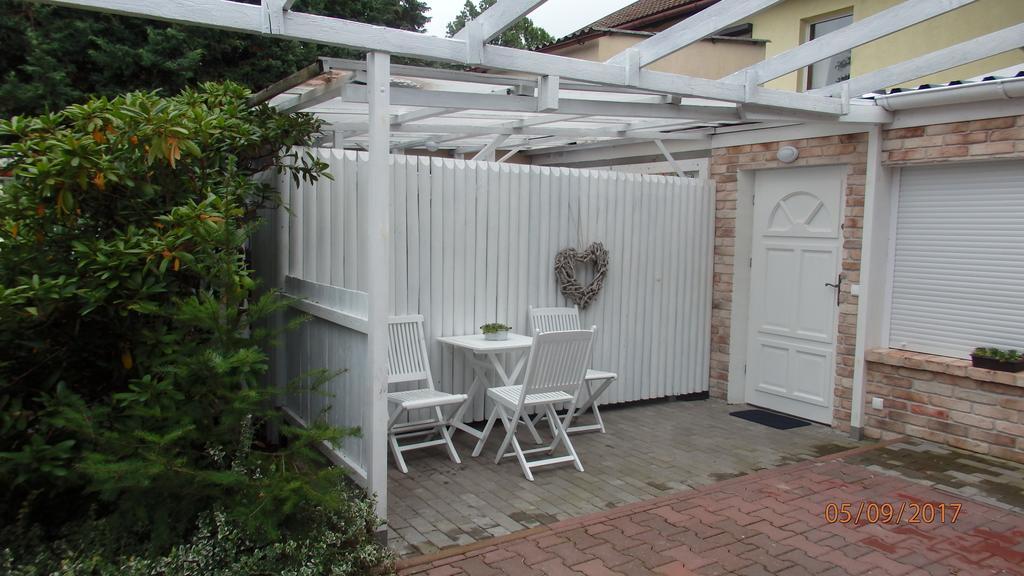 Villa Pod Orzechem W Zaniemyslu Εξωτερικό φωτογραφία