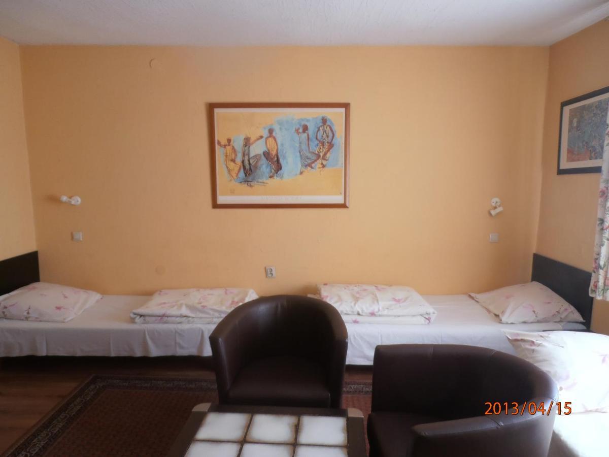 Villa Pod Orzechem W Zaniemyslu Δωμάτιο φωτογραφία