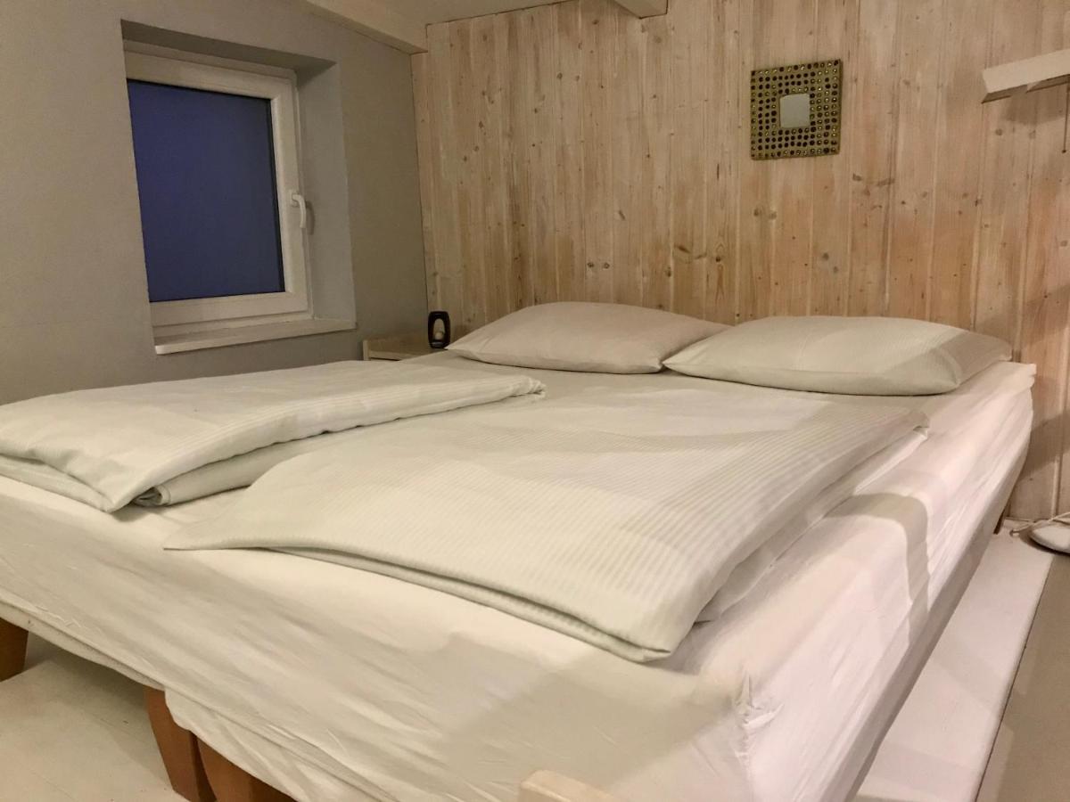 Villa Pod Orzechem W Zaniemyslu Εξωτερικό φωτογραφία